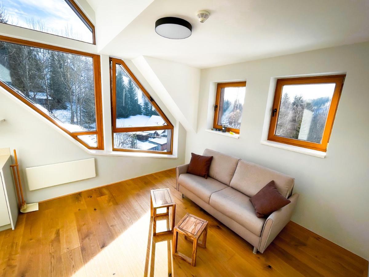 Bratrouchov Apartment *